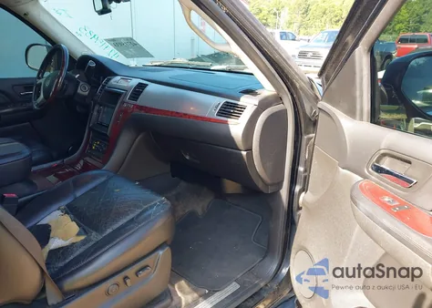 2008 Cadillac Escalade Esv Standard z USA, uszkodzony, nr VIN 1GYFC66878R198644